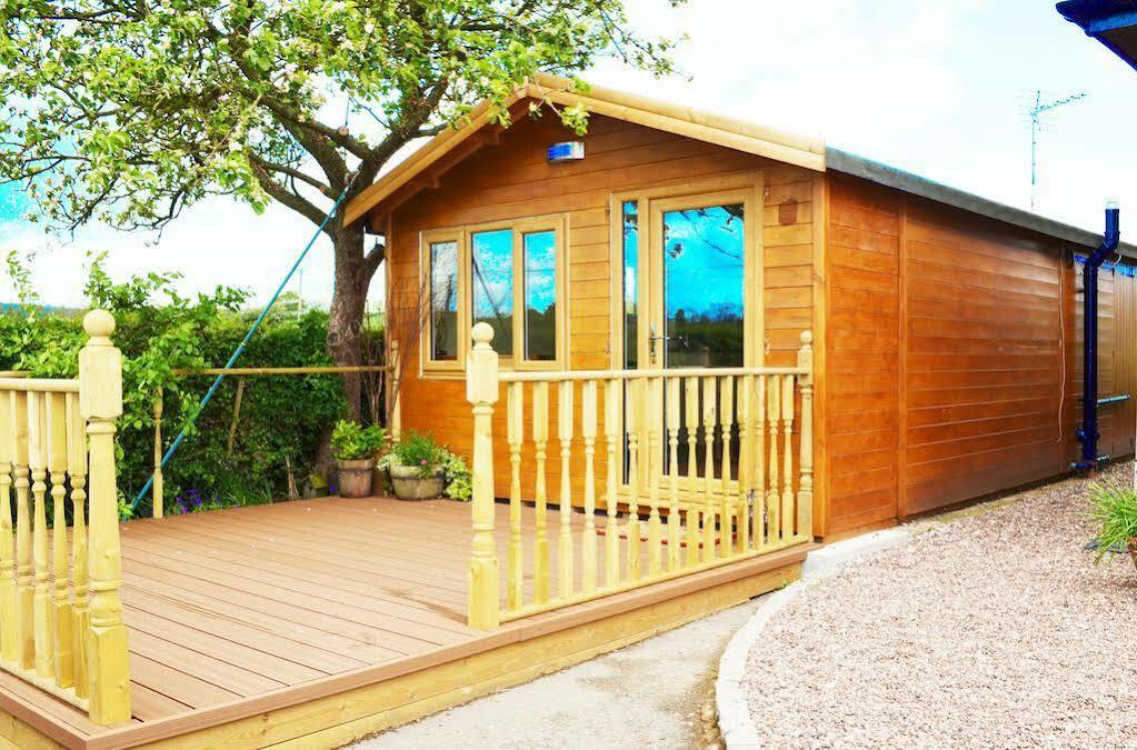 Dove Meadow Bed & Breakfast Denstone Exterior photo